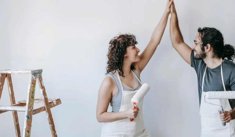 Evi Aydınlık ve Geniş Gösteren Renkler Hangileri? İç Mekân Sırları
